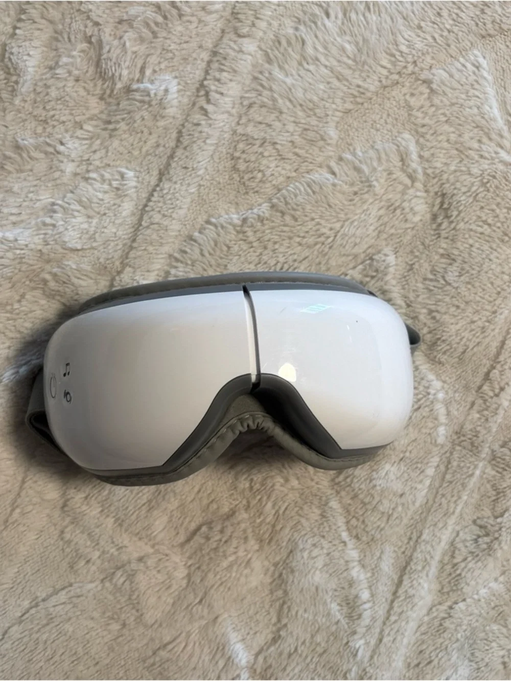 White Smart Eye Massager for VR/Relaxation